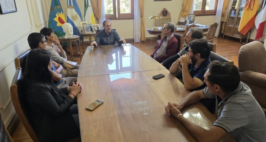 Carlos Casares: Stadnik se reunió con vecinos por la reconstrucción de un camino inundado