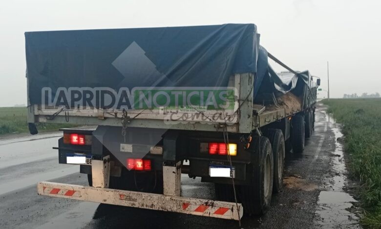 Un camión perdió parte de su carga en cercanías de la “Curva de Sarachu”